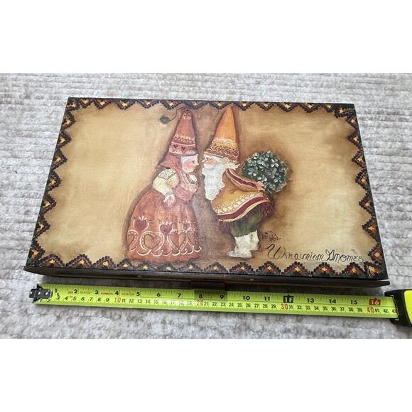 christmas Hand Painted Ukrainian kissing Gnomes Wooden Box Signed Folk Art - Picture 10 of 10